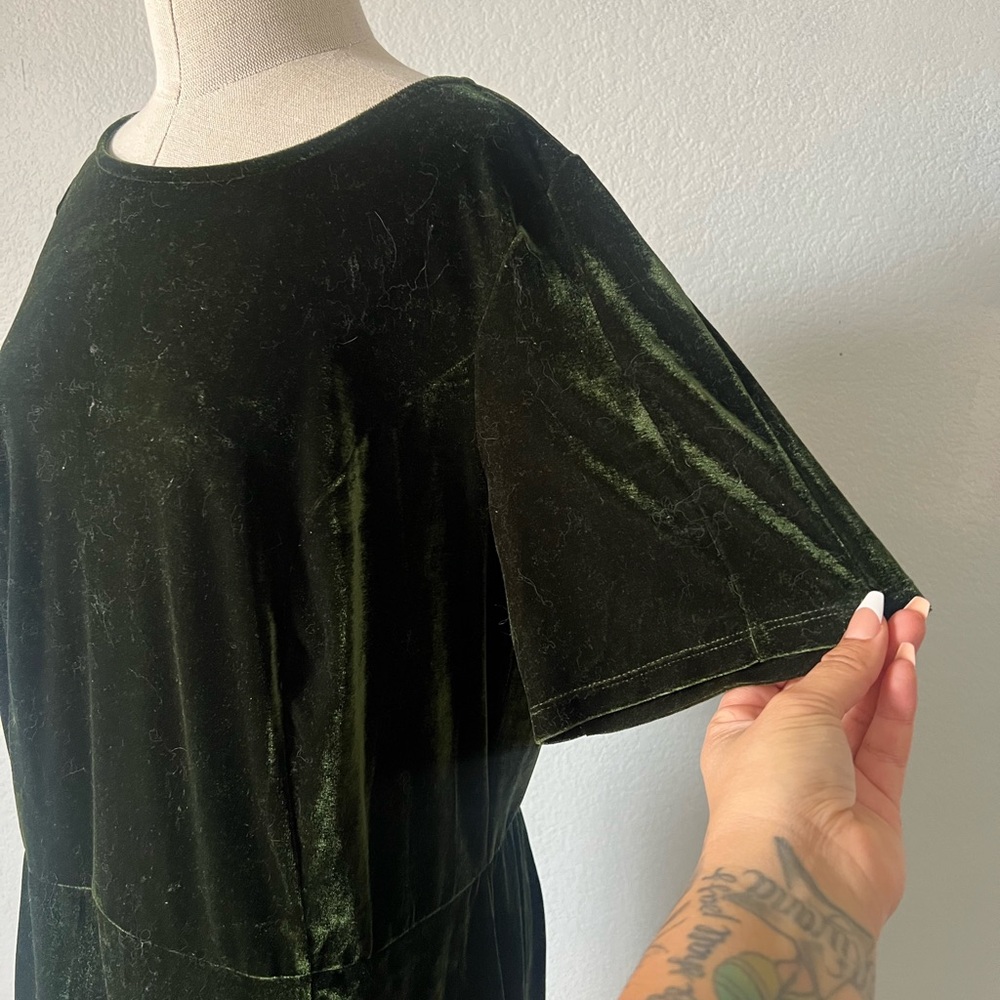 Unique Vintage Plus Size Dark‎ Green Velvet vintage Midi Dress - Picture 3 of 6